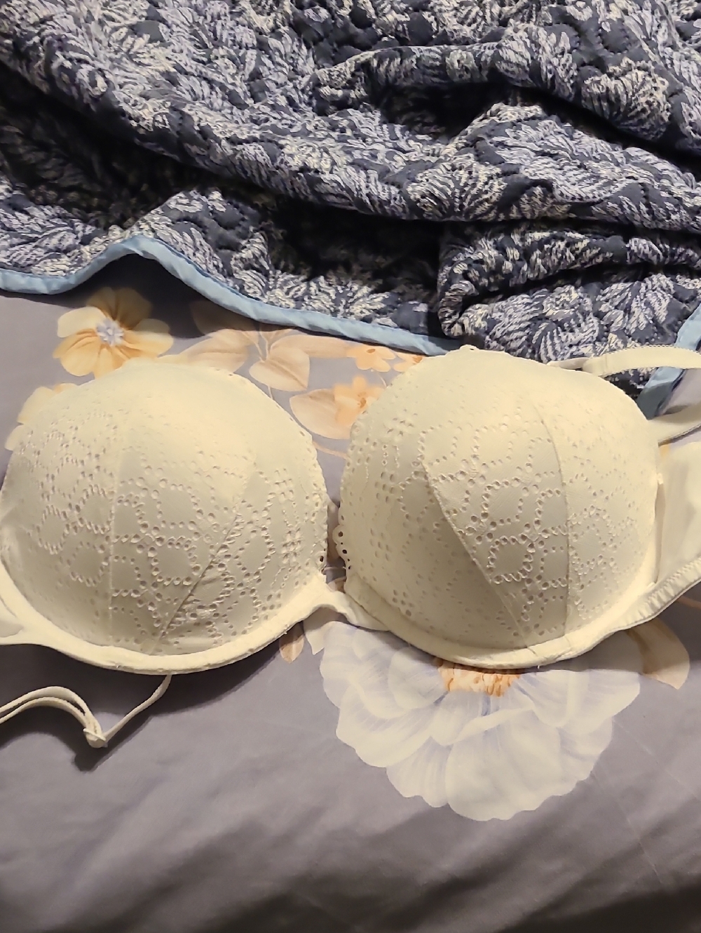 Victoria's Secret White Eyelet Lace Push-Up Bra